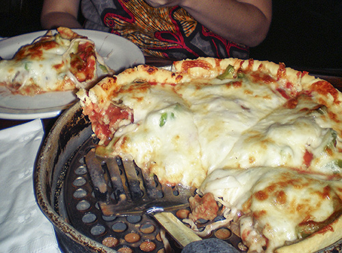 Pizza al estilo Chicago, Deep Dish Pizza, de plato profundo.