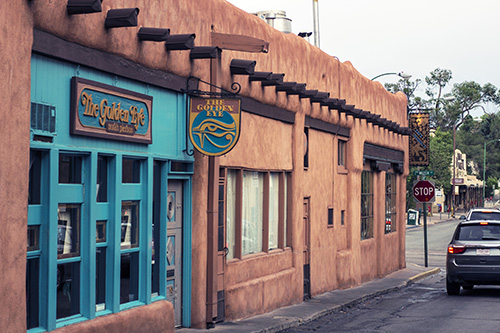 El casco histórico de Santa Fe conserva las construcciones de adobe de la era colonial.
